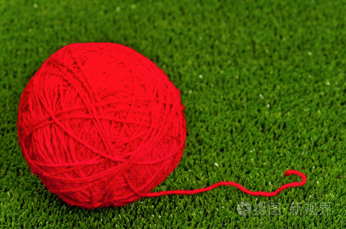 红色毛线球