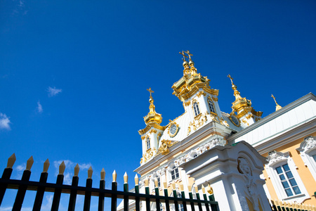 彼得夏宫，俄罗斯   7 月 1 日 俄罗斯，2012 年 5 月 1 日在彼得夏宫，俄罗斯圣彼得堡附近的彼得夏宫宫殿