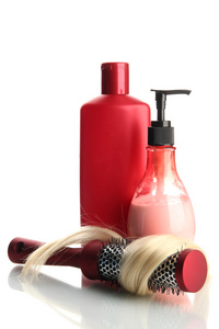 梳子刷子用头发和化妆品瓶，白色上孤立