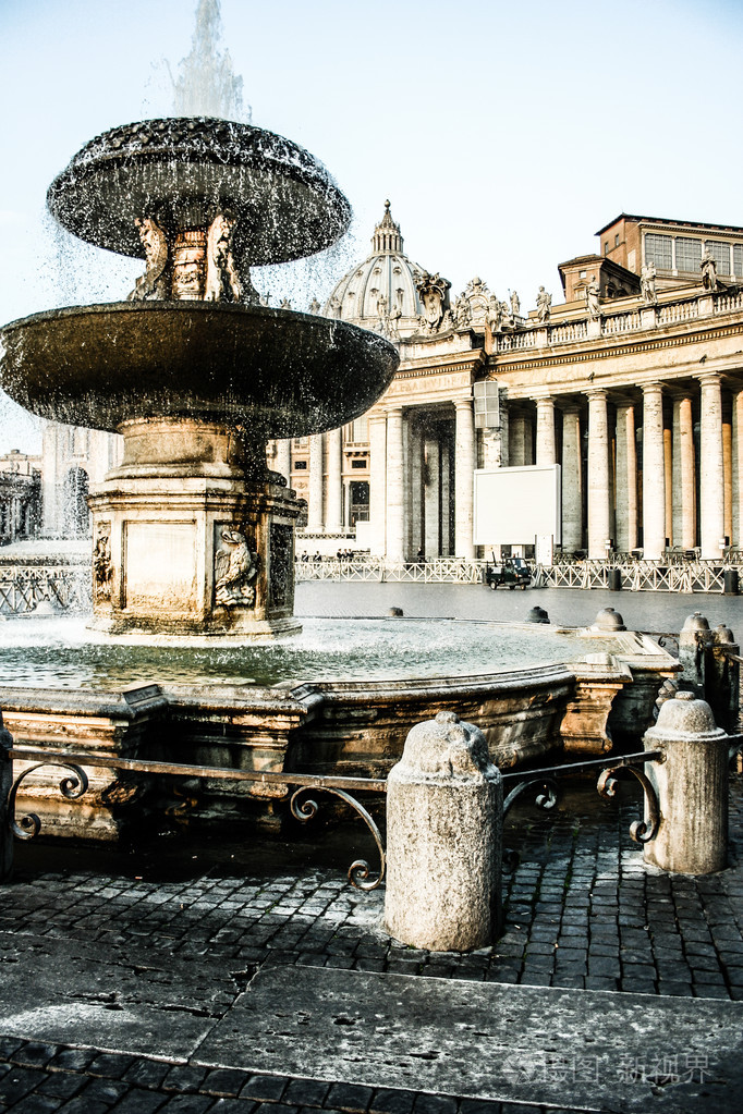 圣伯多禄广场是其中最受欢迎的朝圣地点为罗马天主教徒