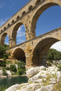 pont du gard 是法国南部