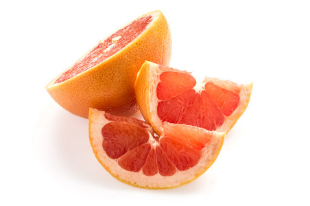 葡萄柚隔离在白色的切片