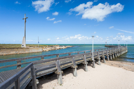 浮桥码头的 courseulles sur mer 在诺曼底