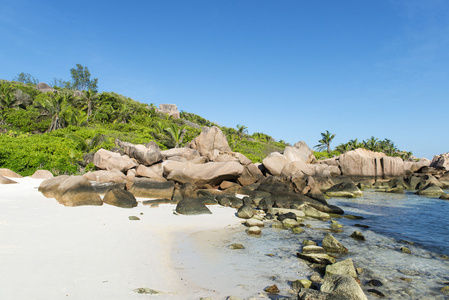 热带海滩拉拉迪戈弗里群岛在塞舌尔度假背景