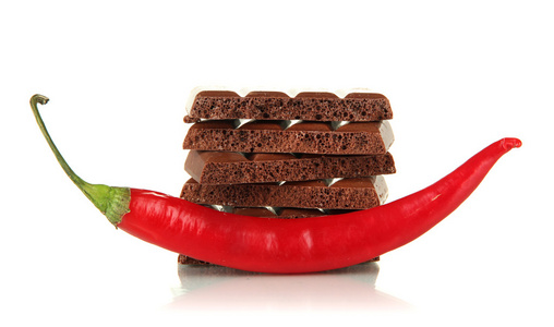 巧克力辣椒饼和香子兰乳霜撒于和白色的chocolate巧克力热巧克力在白