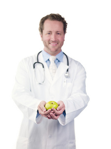 快乐年轻医生抱着青苹果