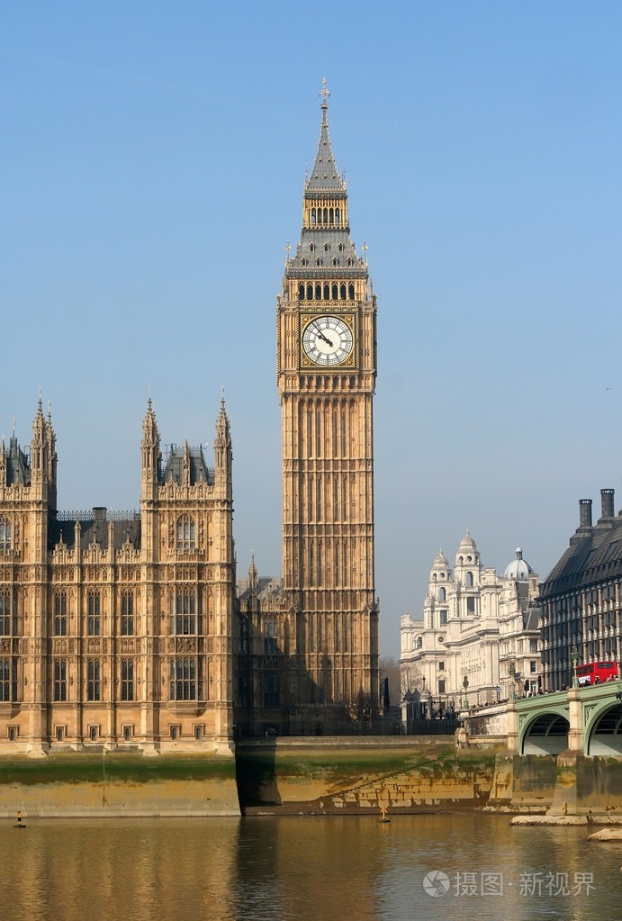 大笨钟, 英国议会大厦和威斯敏斯特桥上晚上,伦敦,英国照片-正版商用