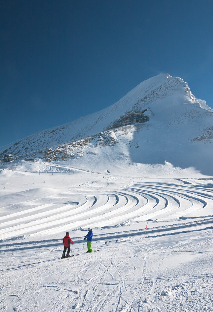 卡普伦kitzsteinhorn冰川的滑雪胜地奥地利