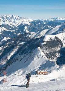 卡普伦，kitzsteinhorn 冰川的滑雪胜地。奥地利