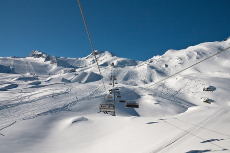 卡普伦，kitzsteinhorn 冰川的滑雪胜地。奥地利