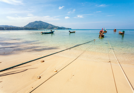 在热带海洋中的小船。泰国