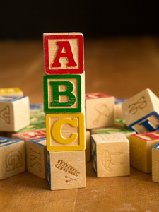 木制玩具字母块