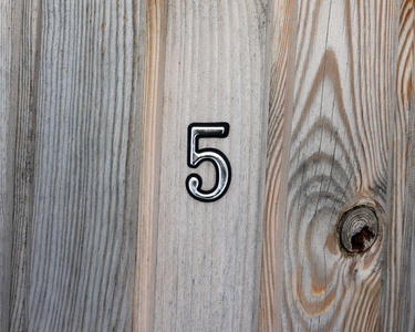 编号 5 上的木墙，特写