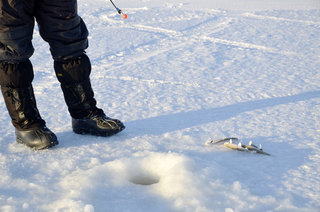 冰上钓鱼