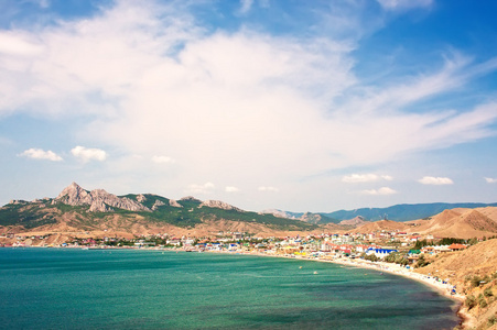 山与海的夏天风景