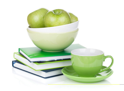成熟的绿色苹果 杯咖啡和书籍