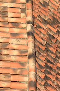 屋顶上的瓷砖