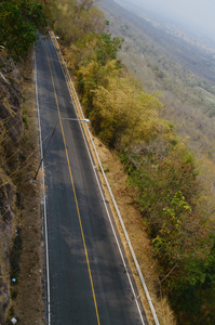 路在山中