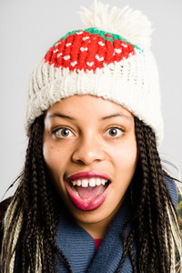 搞笑女人肖像高清晰度灰色背景照片