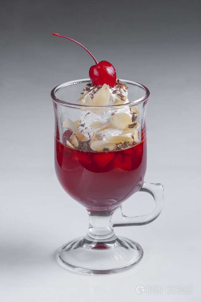 樱桃冲子冰淇淋饮料