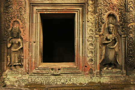 bas 浮雕窗口 ta 普仑庙，吴哥地区柬埔寨暹粒