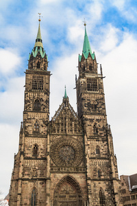 哥特式门面的圣劳伦斯教堂，纽伦堡，德国