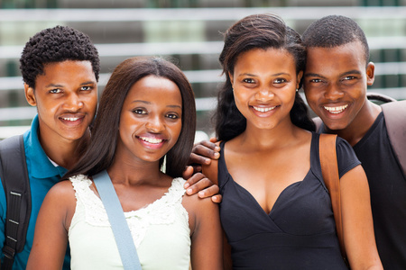 非洲大学校园的学生肖像的组