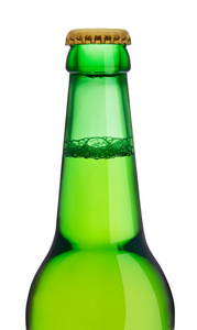 孤立在白色背景上的空绿色啤酒瓶
