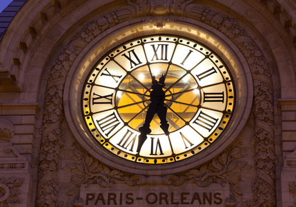时钟在 ile 巴黎奥赛博物馆法国 法国