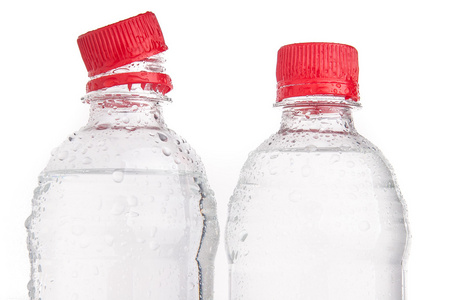 孤立的喝水的塑料瓶
