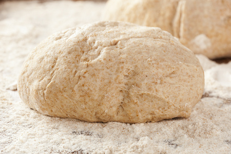 新鲜自制面包的面团