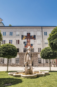 在萨尔茨堡，奥地利圣珀雕像
