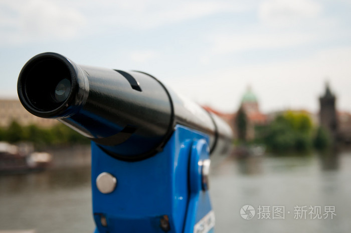 望远镜俯瞰布拉格