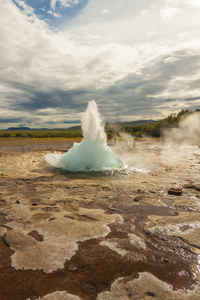 strokkur 火山爆发冰岛