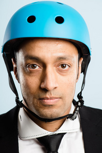 滑稽的人戴着自行车头盔肖像真正高 自定义尺寸