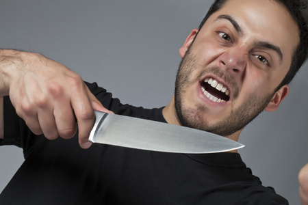 打击腐败追回赃愤怒的人用的刀照片