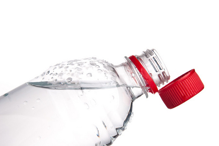 孤立的喝水的塑料瓶
