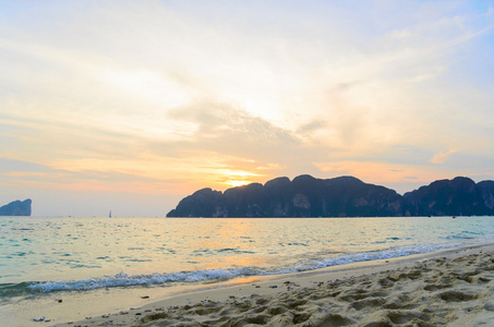 海上日出