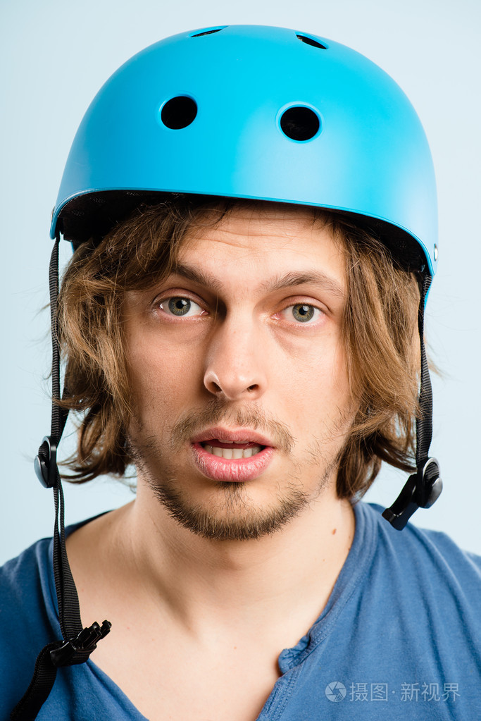 滑稽的人戴着自行车头盔肖像真正高: 自定义尺寸