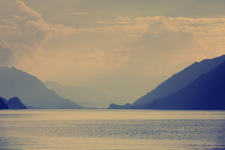 瑞士湖日落