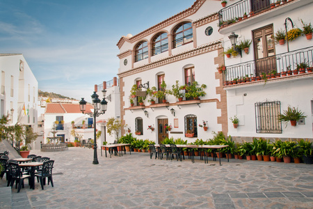 canillas de albaida 在西班牙，一个传统的白色小镇