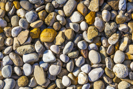 在海滩上软洗净的石头