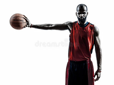 非洲男子篮球运动员侧影