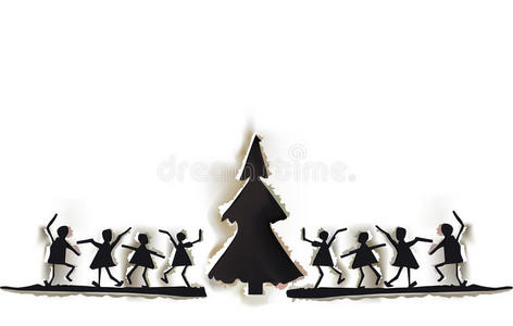 碎纸背景与快乐的人和圣诞树