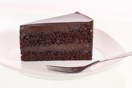 白盘子巧克力蛋糕