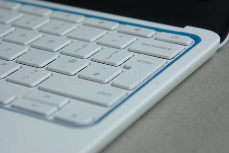 白色笔记本电脑键盘