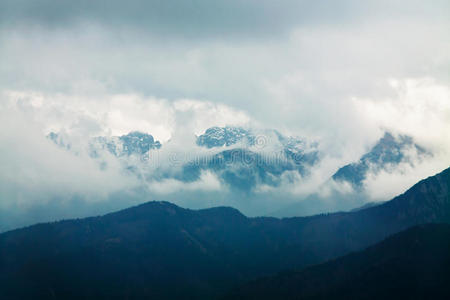 云彩山景