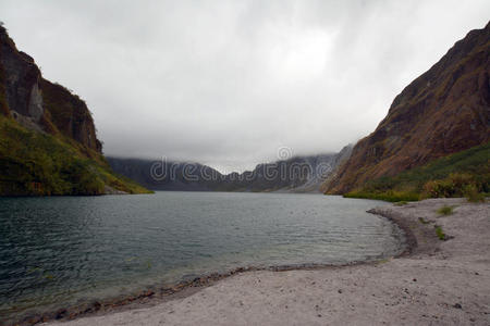 皮纳图博火山口湖