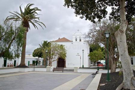 雅扎教堂和广场
