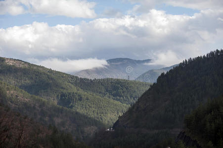 塔拉河峡谷是世界第二大峡谷，也是欧洲最大的峡谷，位于杜尔国家公园